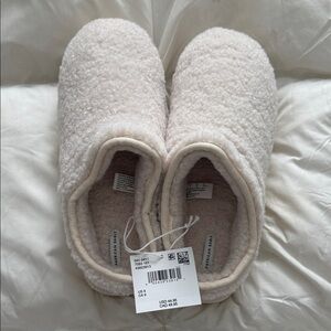 American Eagle Outfitters Plush Sherpa Slippers in Light Pink